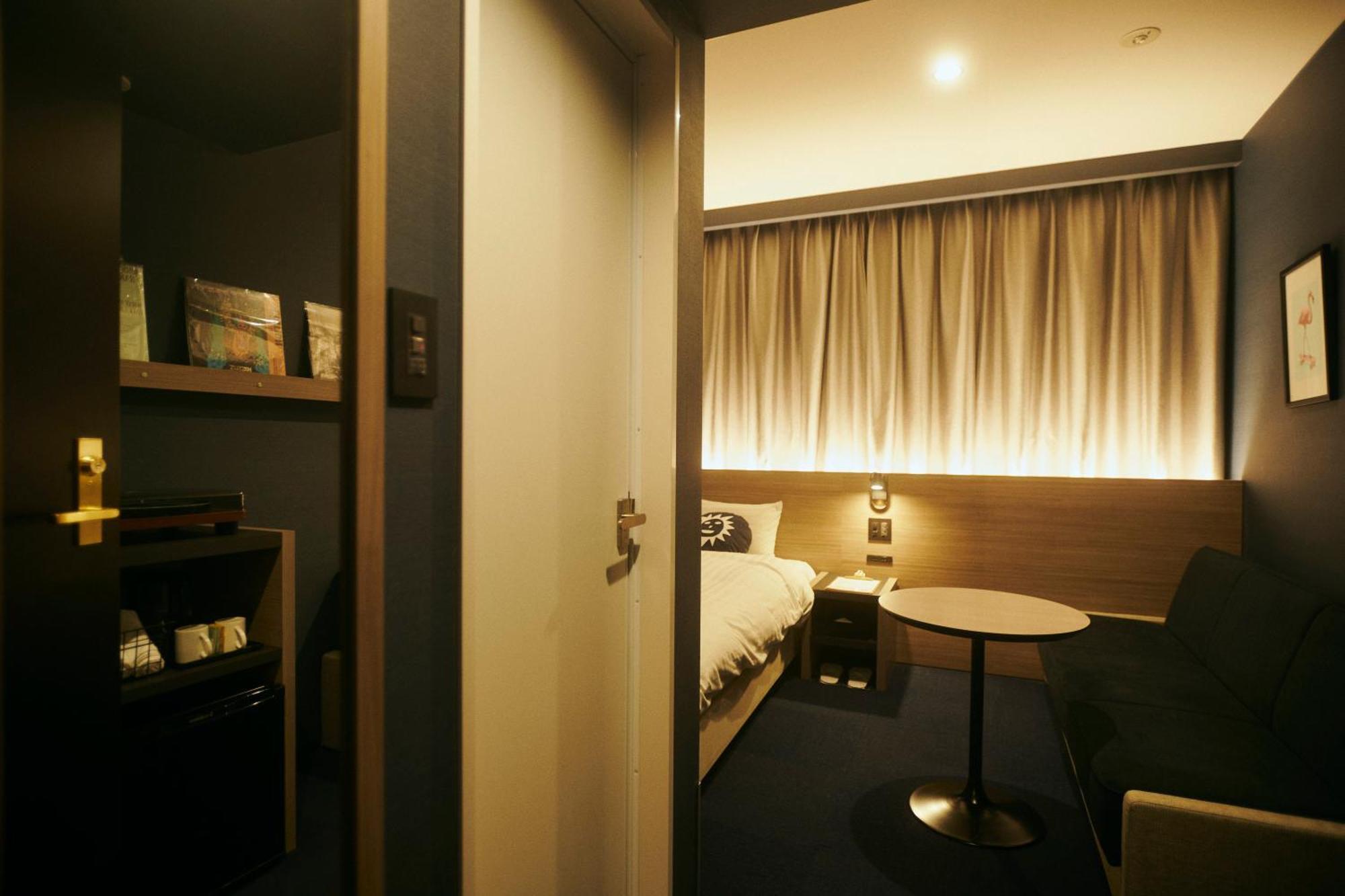 Hotel She, Ōsaka
